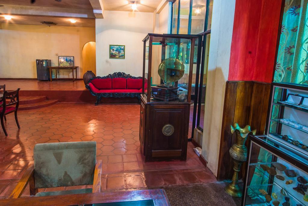 Hotel Gem Land Ratnapura Bagian luar foto