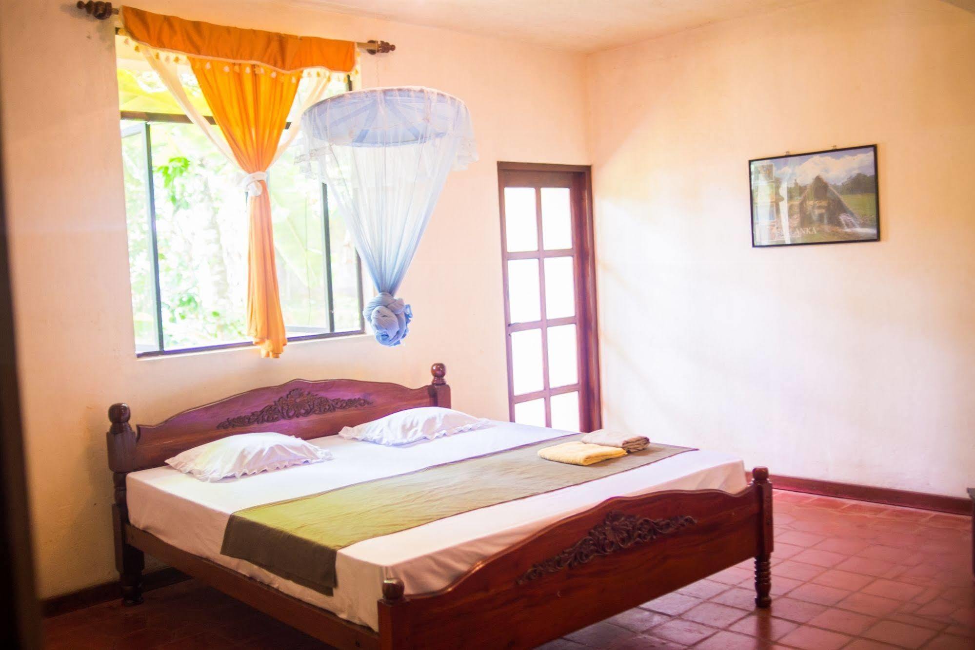 Hotel Gem Land Ratnapura Bagian luar foto
